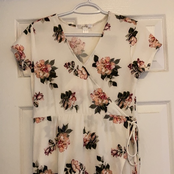 Floral Maxi Dress - Picture 2 of 3